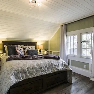 Kelowna hotels &amp; apartments, all accommodations in Kelowna